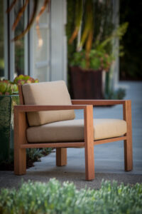 Balboa lounge chair in Jatoba wood