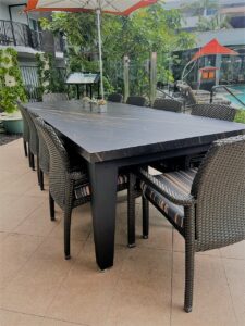 Laguna dining table